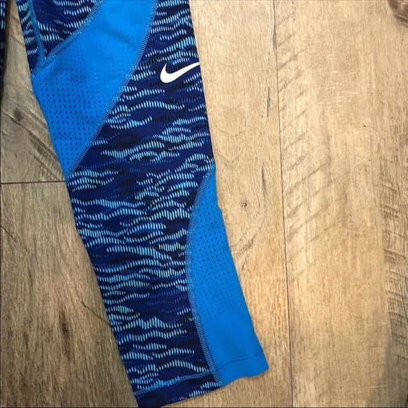 SOLD NIKE | Pro Leggings - Picture 3 of 8